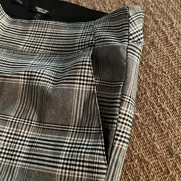 Simply Vera Wang Plaid Capris - Picture 3 of 4